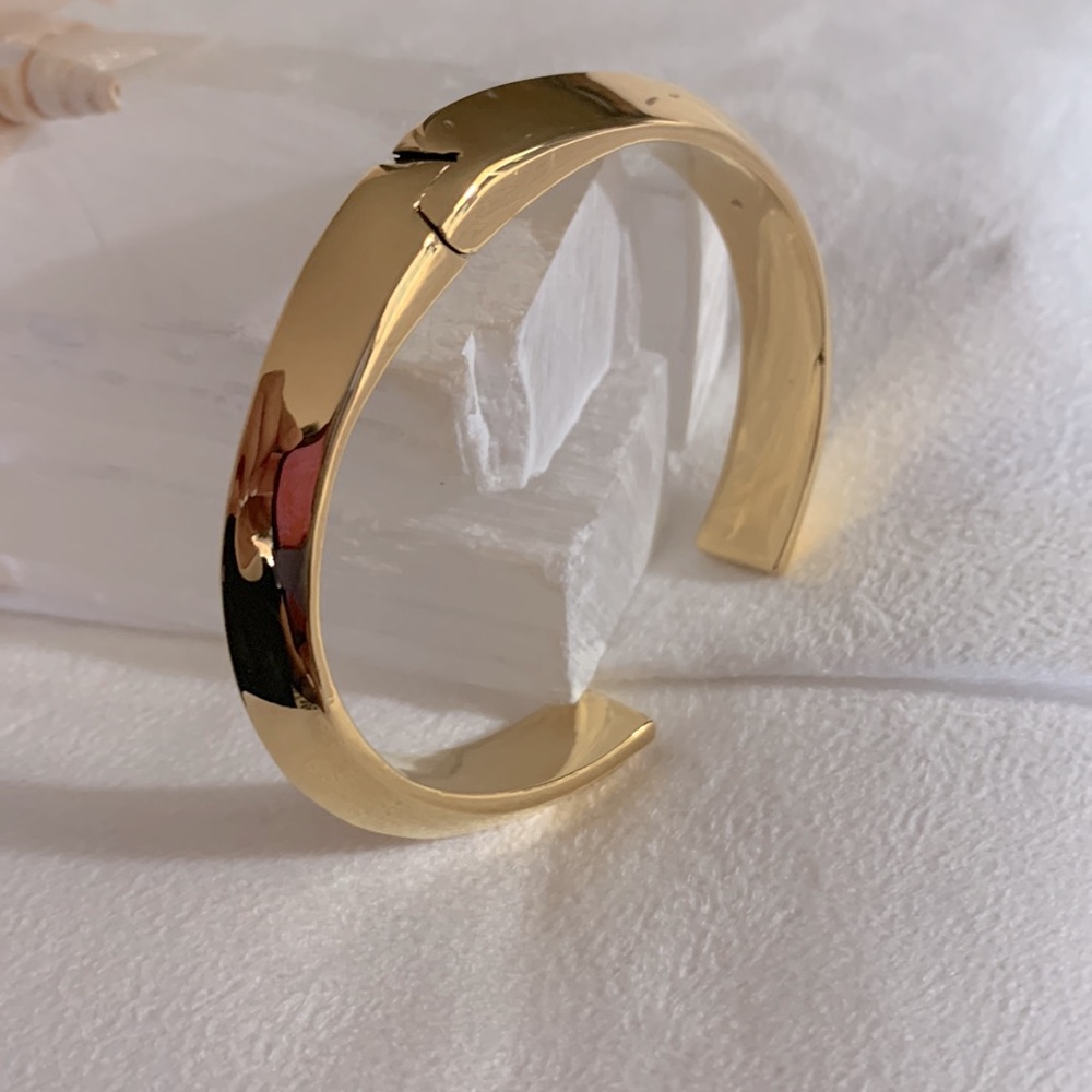 KATE Spade raise the bar cuff hinged bracelet goldtone NWT